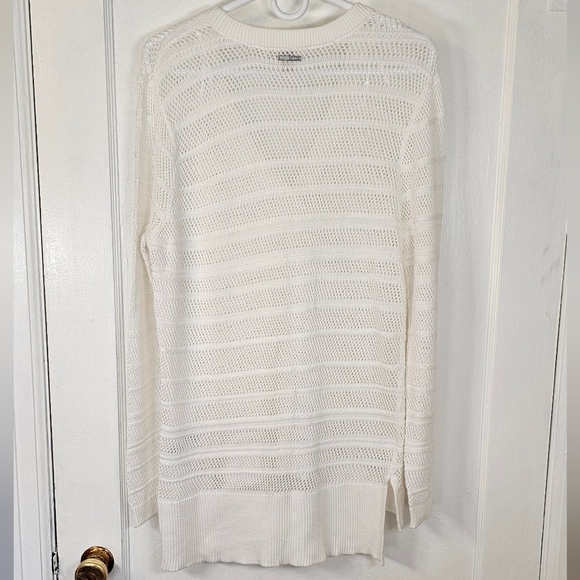 White Crochet V-Neck Sweater - Picture 4 of 7